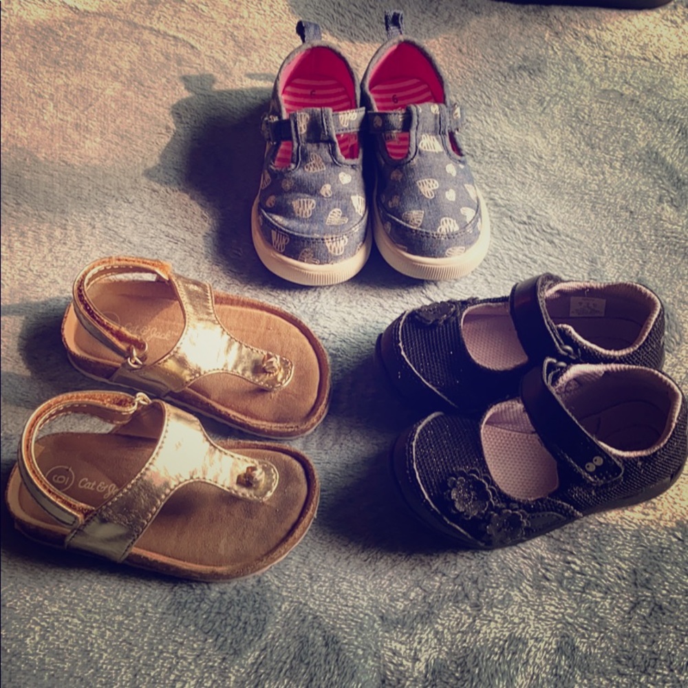 SOLD***** GUC Lot of toddler size 6 girl shoes